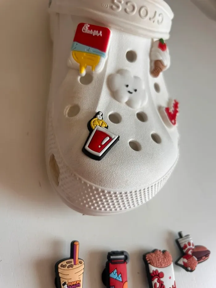 Lot de 10 charms / déco crocs - photo numéro 2