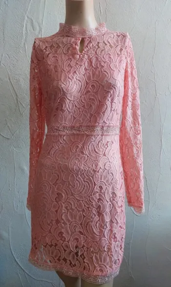 Robe en dentelle rose élégante Taille L