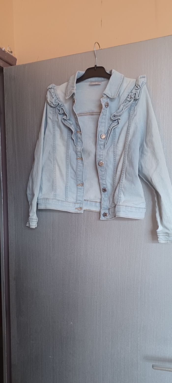 Très jolie veste jeans fille T 10 ans
