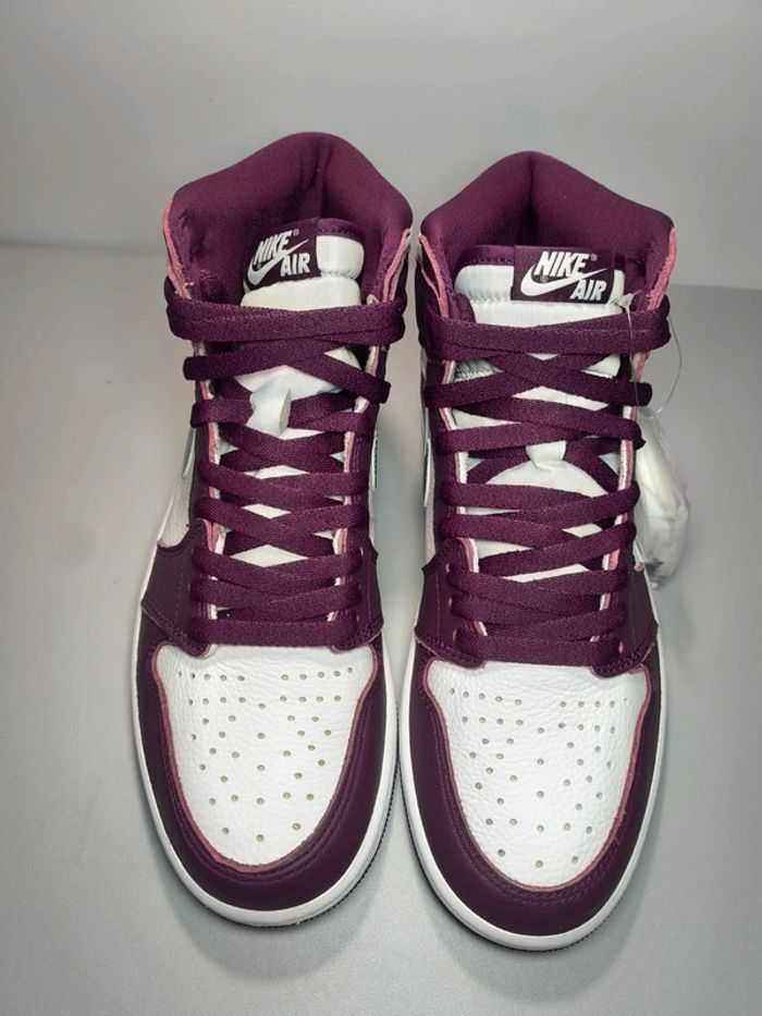 Baskets Jordan one mid blanches et bordeaux pointure 42 neuves avec boîte - photo numéro 5