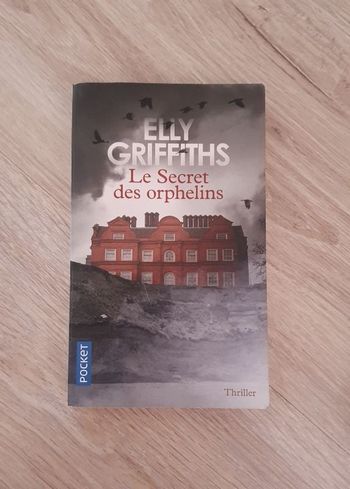 Elle Griffiths le secret des orphelins