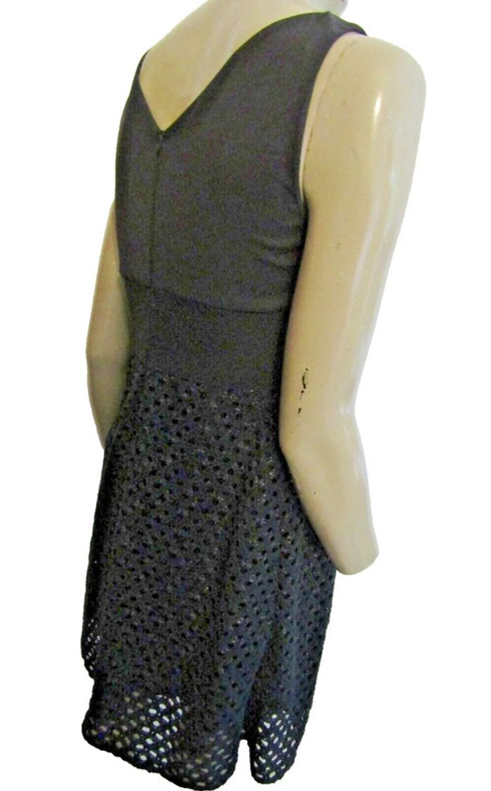 robe chic doublée zip au dos coupe courte marque pinko taille indiquée 36 peut aller a un 34 - photo numéro 3