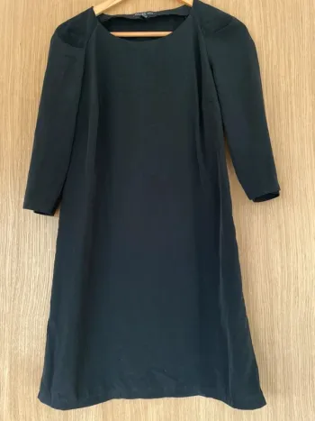 petite robe noire légère classique Mango taille Xs
