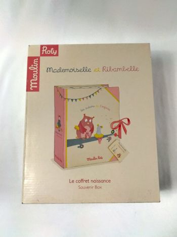 Le coffret naissance mademoiselle et ribambelle moulin roty (neuf)