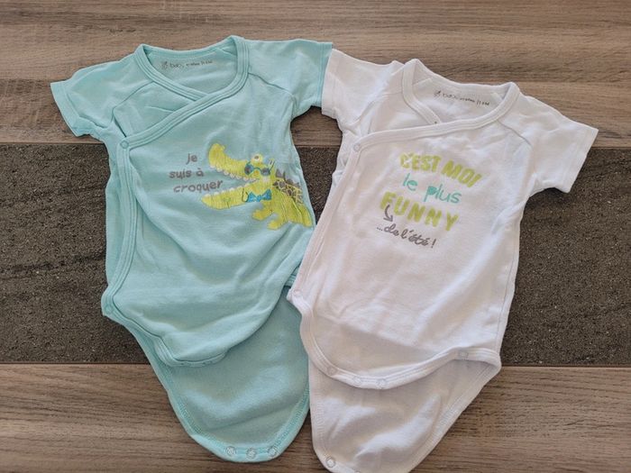 Lot 3 bodies manches courtes fermeture devant - gemo 12 mois