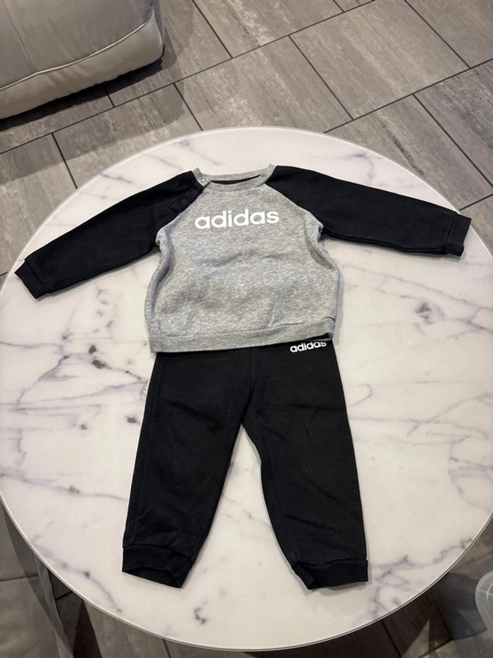 Ensemble Adidas noir et gris