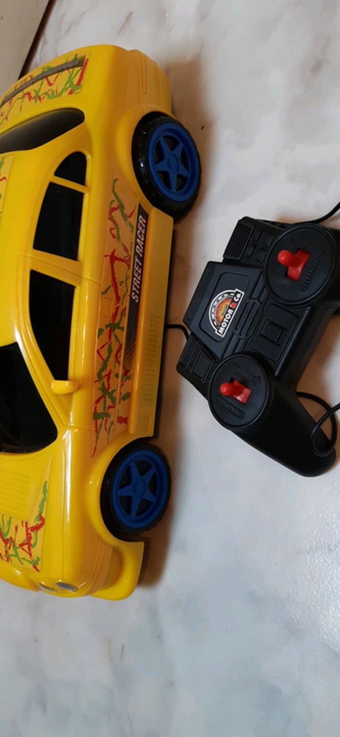 Voiture télécommandée - photo numéro 2