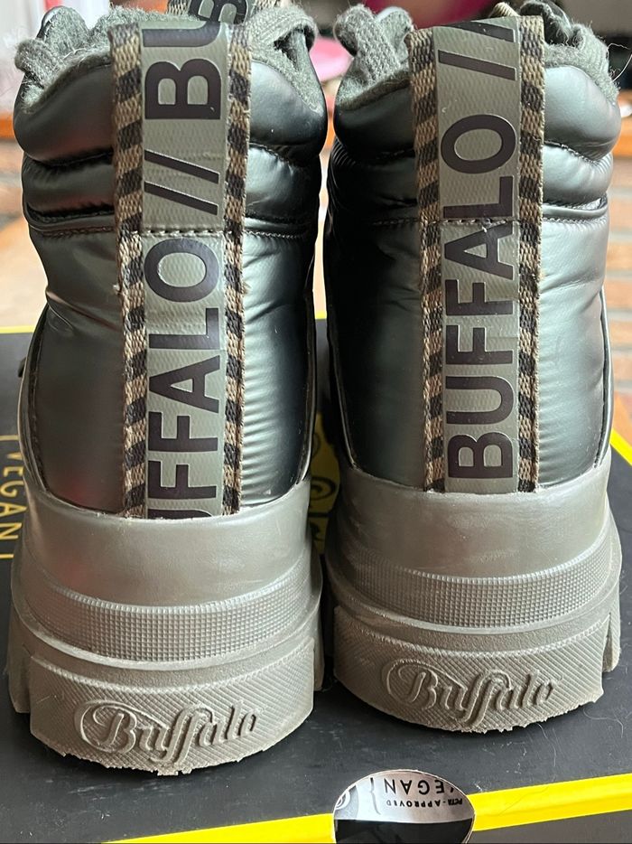 Chaussures Buffalo kaki neuves taille 40 - photo numéro 3