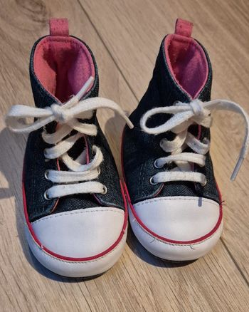 Chaussures bébé type baskets taille 18