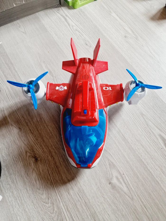 Avion Air patrouilleur