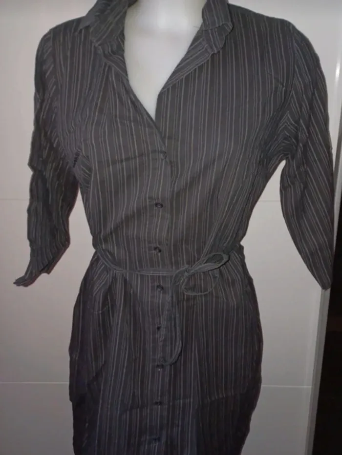 Jolie robe chemise rayée taille 42 - photo numéro 2