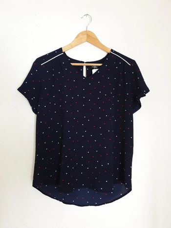 Top fluide à pois bleu blanc rouge