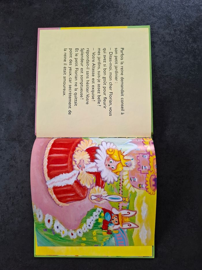 Livre La Reine Jolie Jolie en très bon état - photo numéro 3