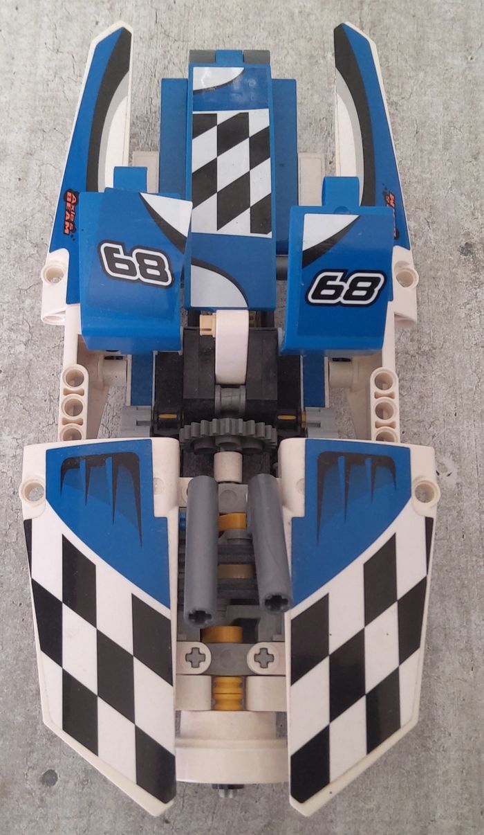 Lego technic  42045  (  bateau  ) - photo numéro 2