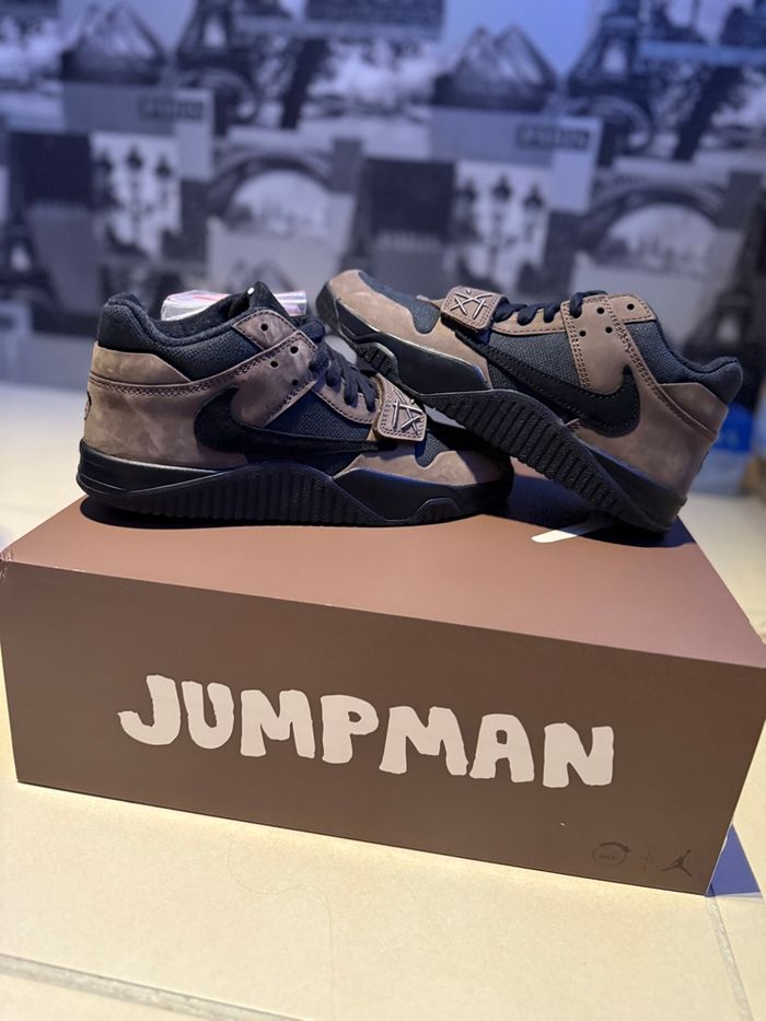 Travis Scott × Air Jordan Jumpman Jack Dark Mocha