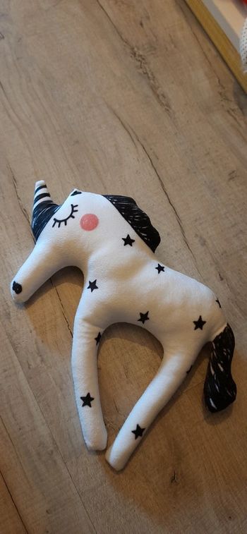 Peluche licorne n&b