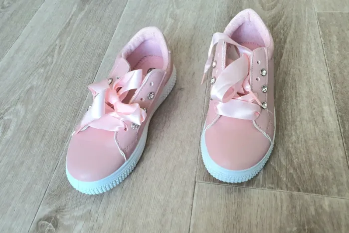 Baskets roses taille 31 Neuves - lacets rubans - photo numéro 4