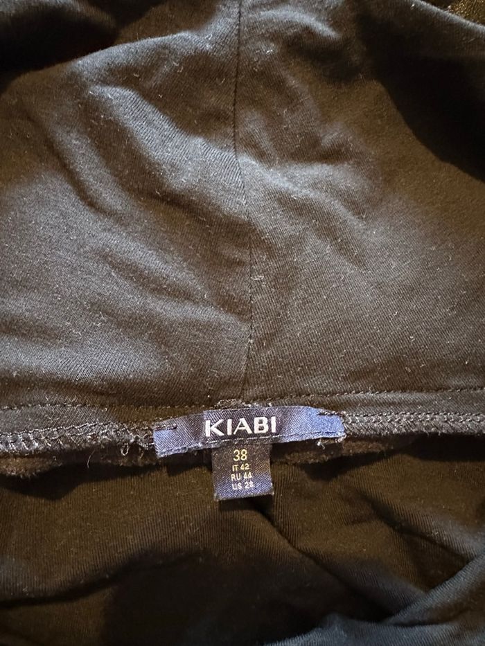 Tenue grossesse maternité. Short en cuir - photo numéro 5