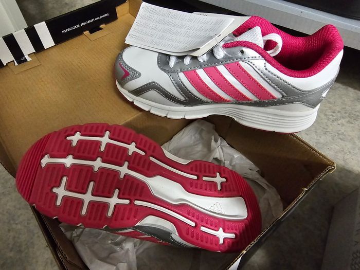 Basket fille neuve pointure 28 adidas rose blanche et grise - photo numéro 9