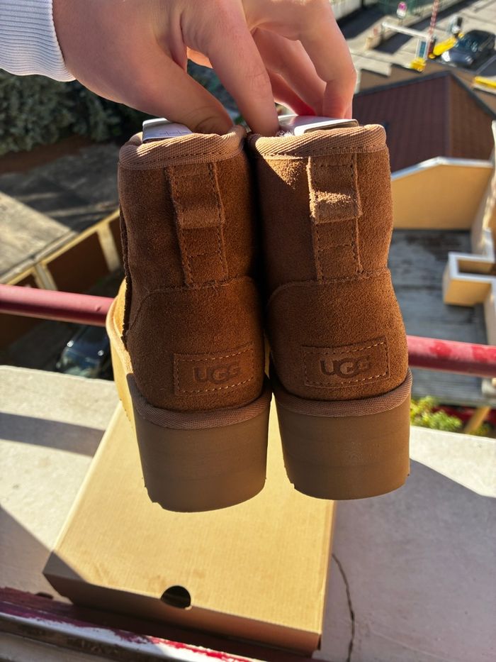 UGG Classic Ultra Mini Platform - Taille 37 - Neuves - photo numéro 5