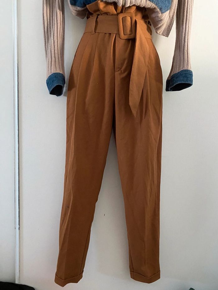 Bershka pantalon t 32  taille haute entre  marron moutarde des photos représentent bien la couleur - photo numéro 6