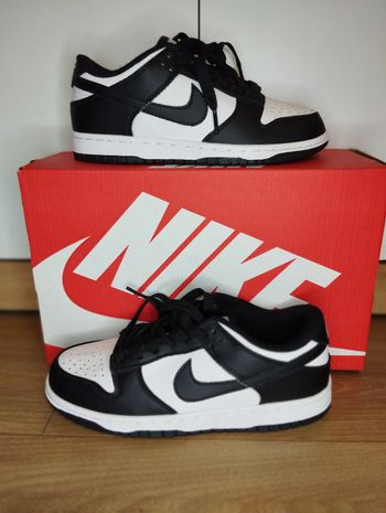 Basket Nike dunk panda taille 39