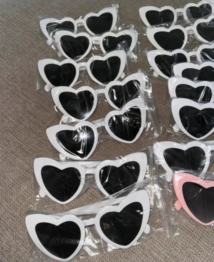 Lot de 15 paires de lunettes de soleil cœur - photo numéro 2