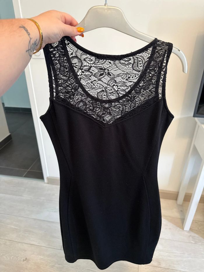 Robe noir dentelle