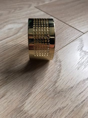 Manchette dorée neuve