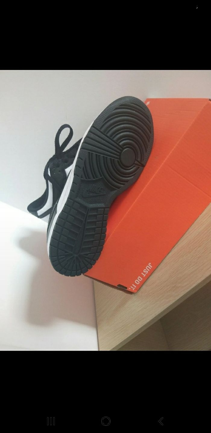 Basket Nike Dunk neuve - photo numéro 3