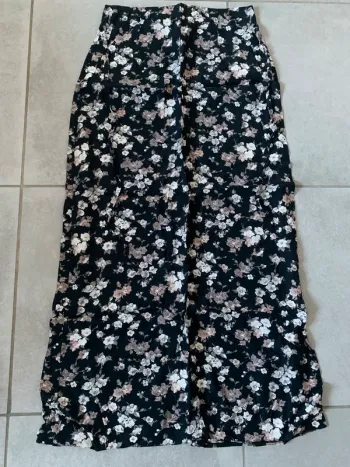 Jupe noire fleurie Pimkie taille 36 