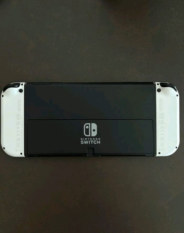 Nintendo Switch OLED - photo numéro 3