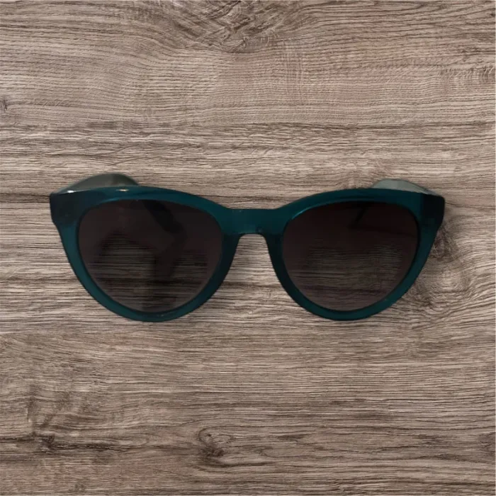Lunette de soleil - photo numéro 2