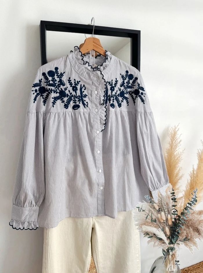 Blouse à rayures brodée - M/L - photo numéro 2