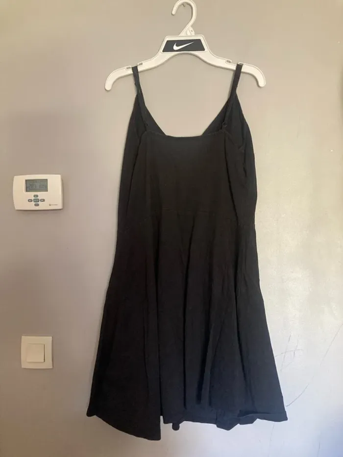 Robe noire fluide H&M – Taille L – bretelles réglables, décolleté V - photo numéro 6