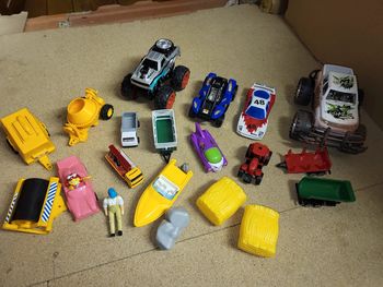 Lot véhicules plastiques