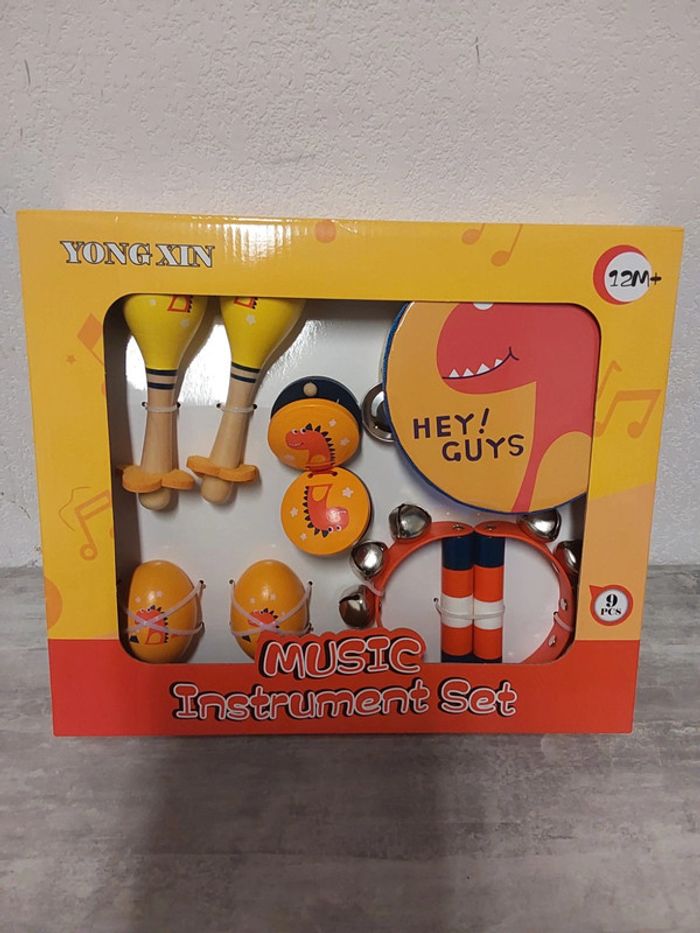 Coffret de 9 instruments couleur jaune