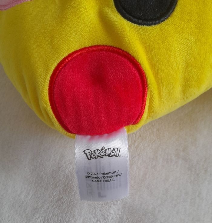 Coussin Pokémon Pikachu - photo numéro 3