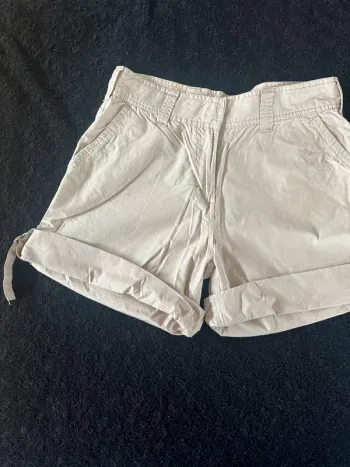 Short beige