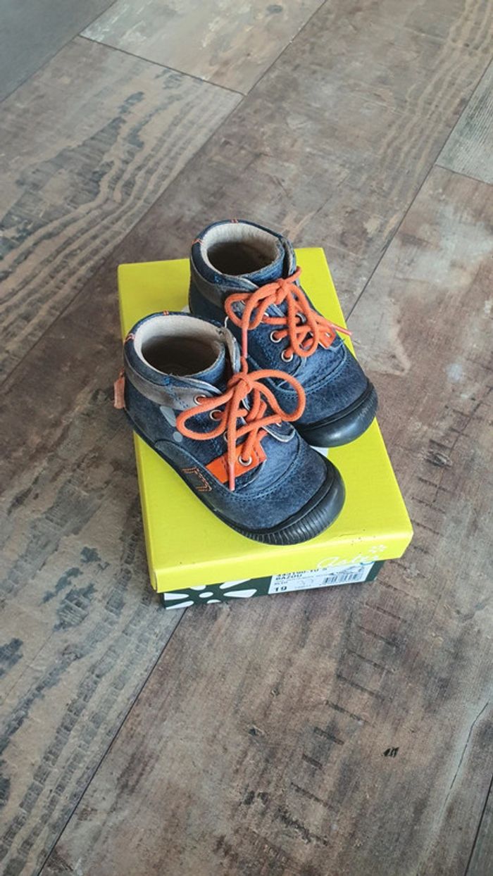 👦 chaussures aster Taille 19 en très bon état - photo numéro 2