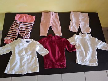 Pantalons + hauts 1 mois filles 