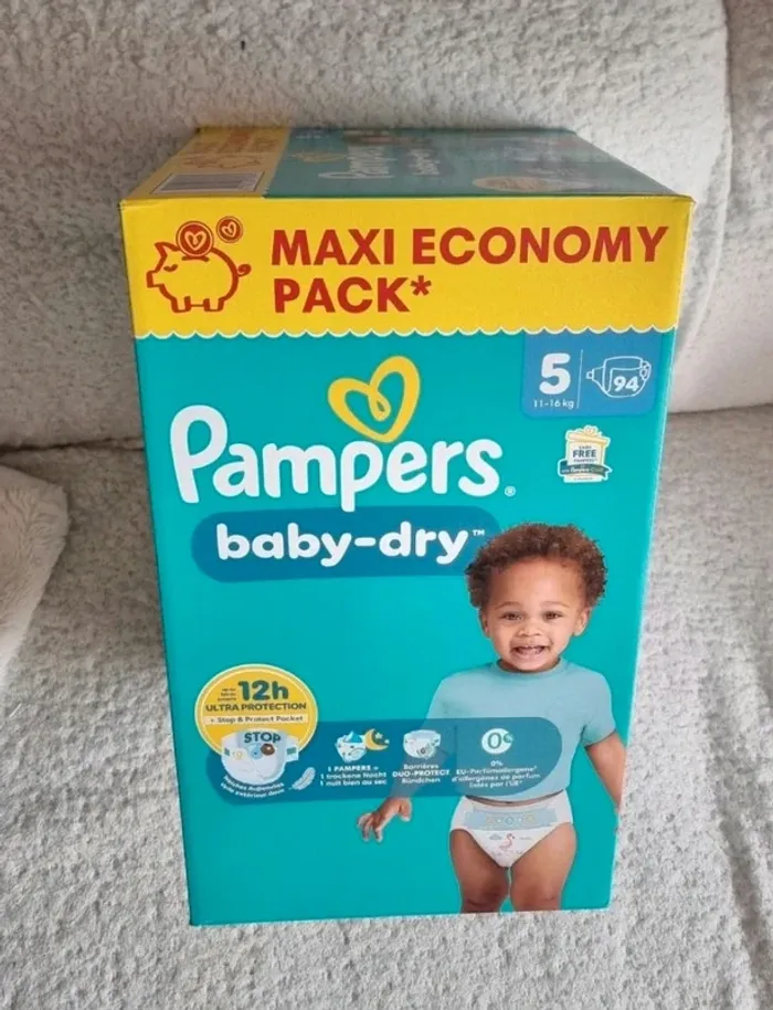 Pack 94 couches pampers Baby-Dry taille 5 neuf