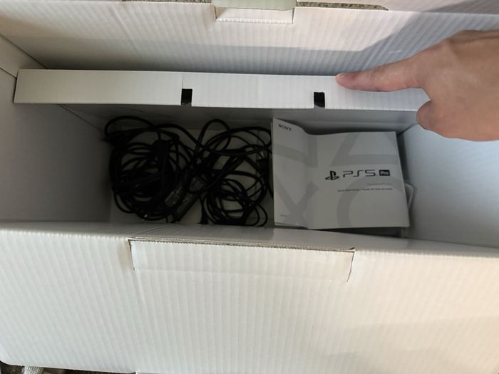 Sony Playstation 5 pro +portal et deux manettes - photo numéro 6