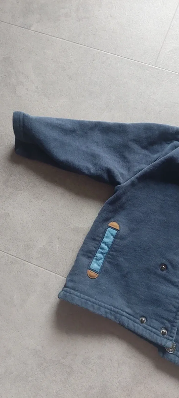 Gilet à capuche / veste obaïbi 18 mois - photo numéro 3