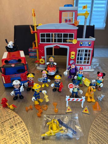 Mickey caserne pompier et camion