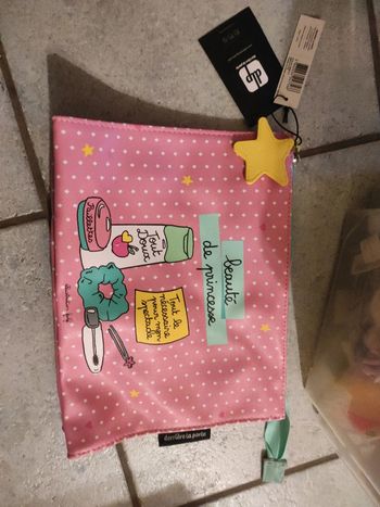 Trousse de toilette neuve