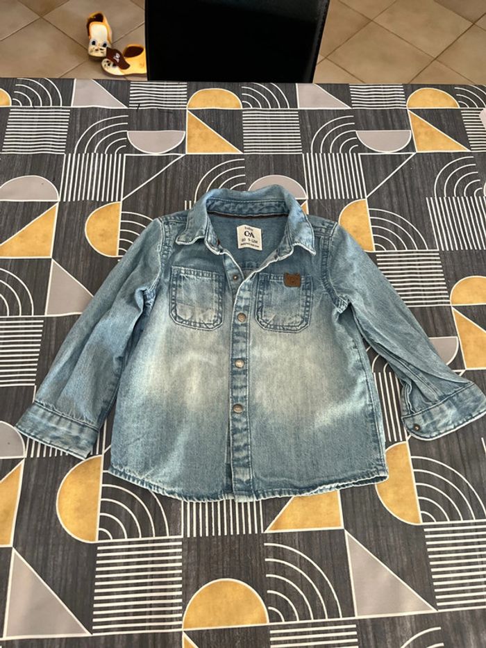 Très jolie chemise en jean