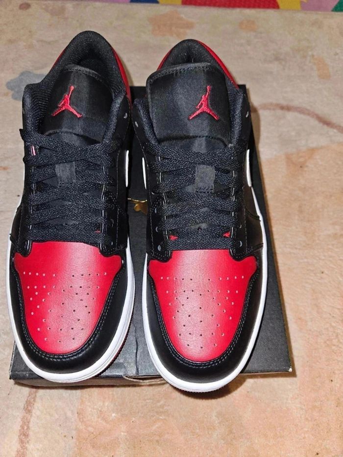 Nike Air Jordan 1 low red White black Taille 43