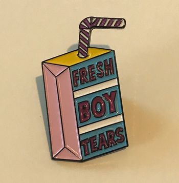 pin’s en metal émaillé -  “ fresh boy tears ” - en tres bon état