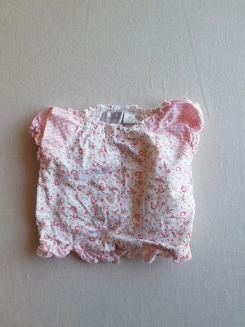 Petit haut fille 1 mois